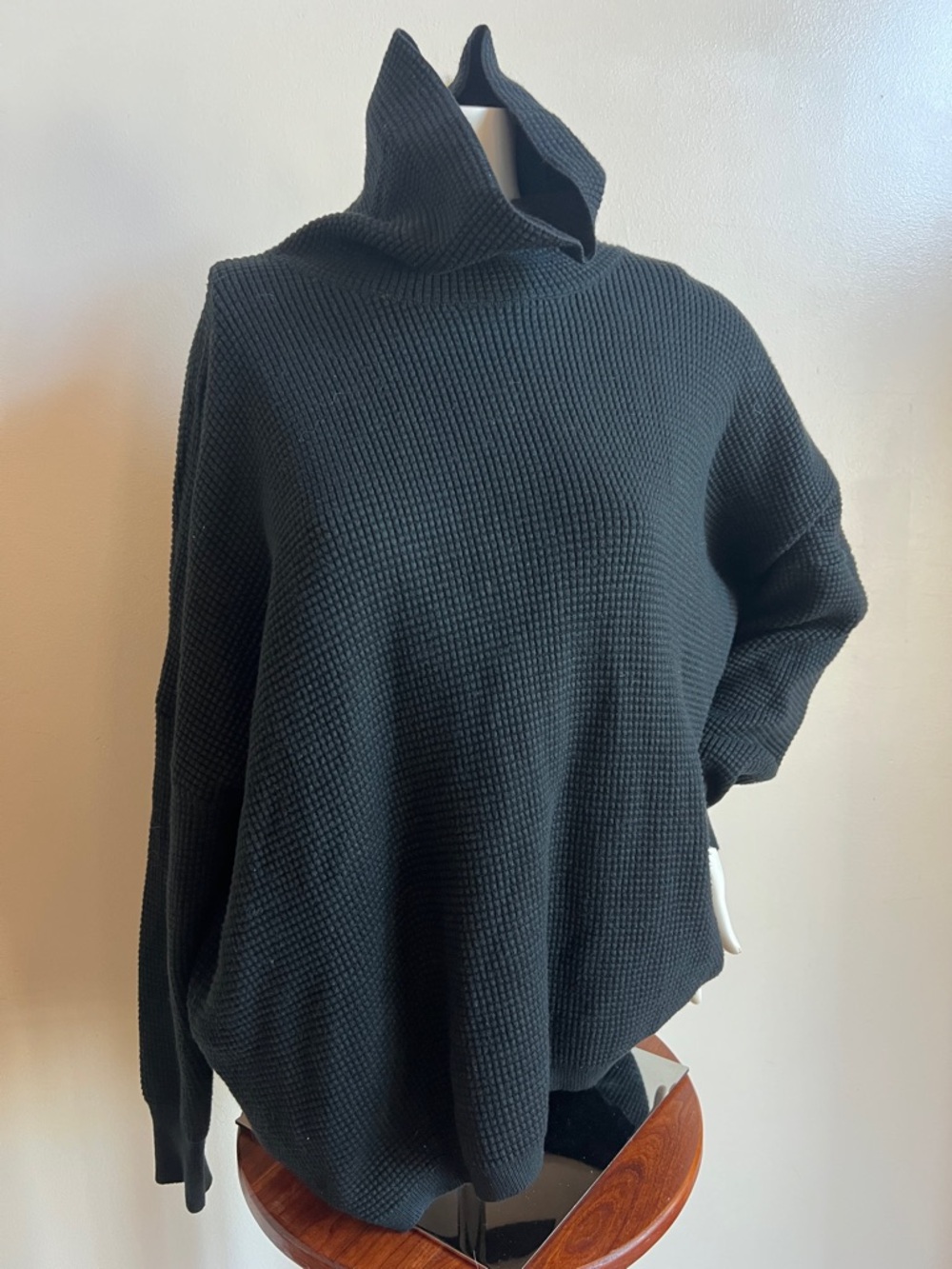 Betsey Boutique Shop Black waffle Knit turtleneck Sweater - Large